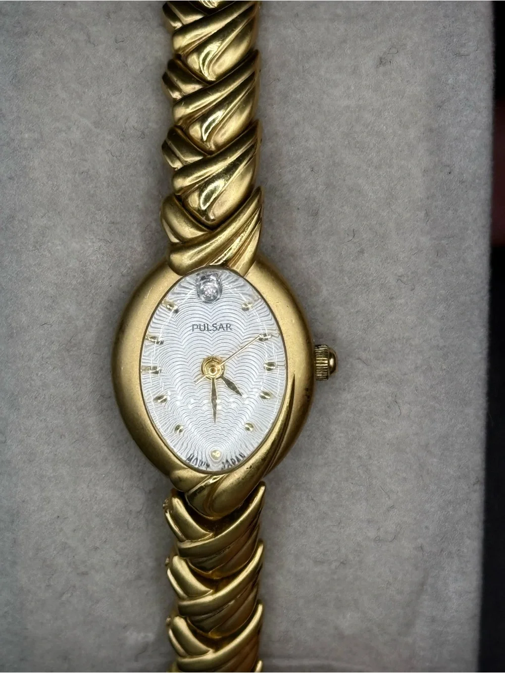 Pulsar V401-X237 Vintage Gold Tone Oval Face Ladies Watch